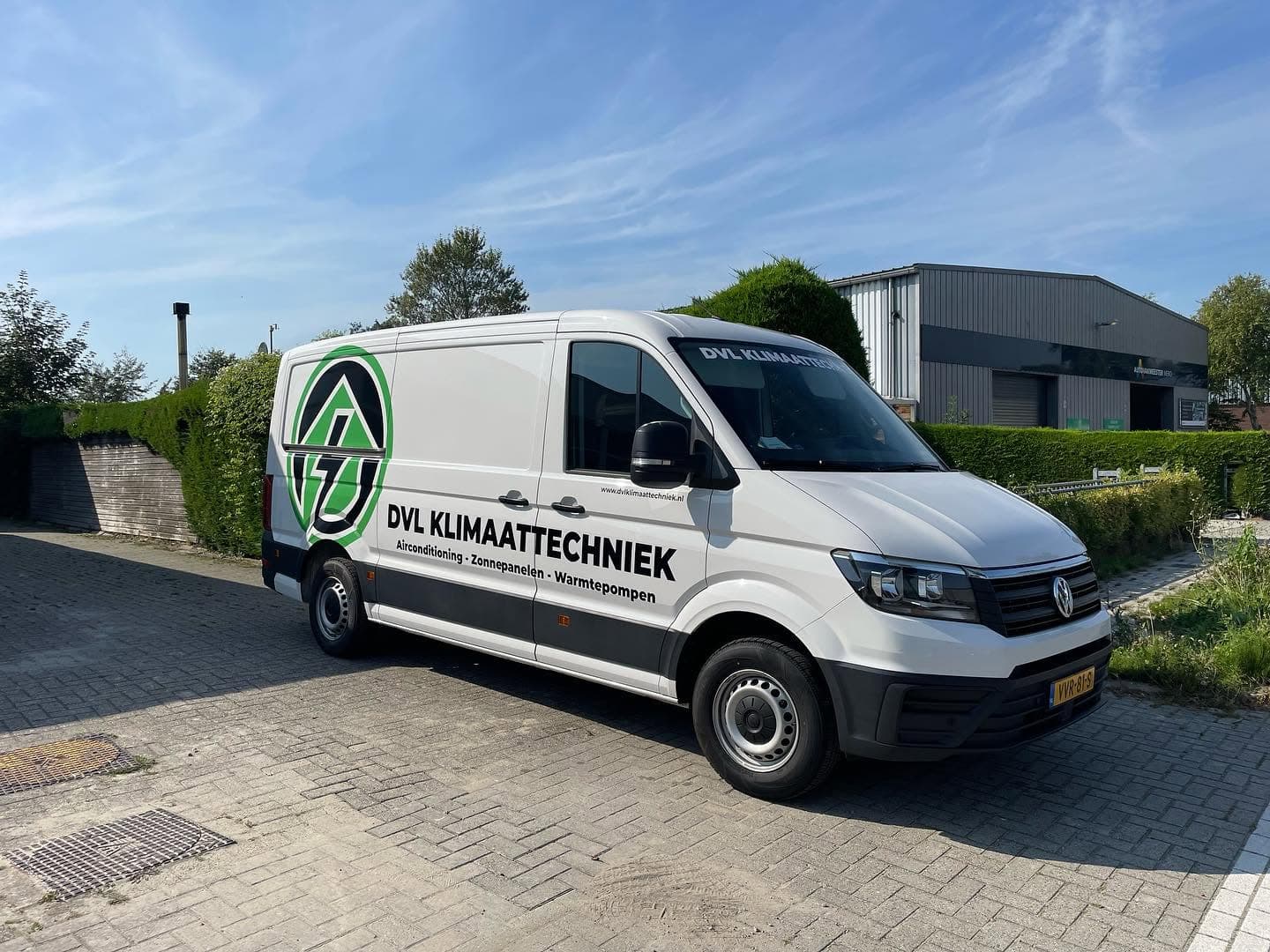 Bedrijfsbus van DVL Klimaattechniek