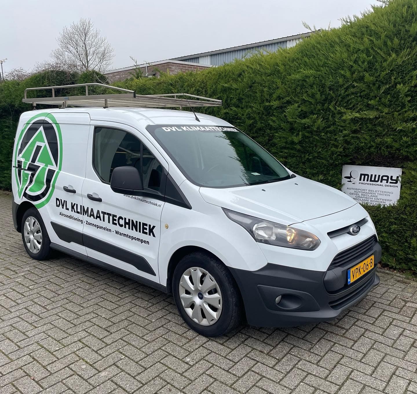 Bedrijfsbus van DVL Klimaattechniek